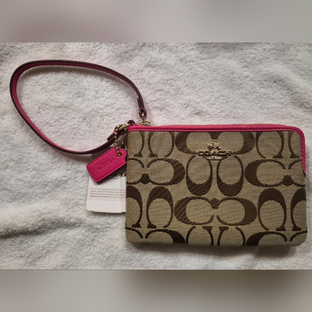 NWT Coach Signature Corner Zip Wristlet